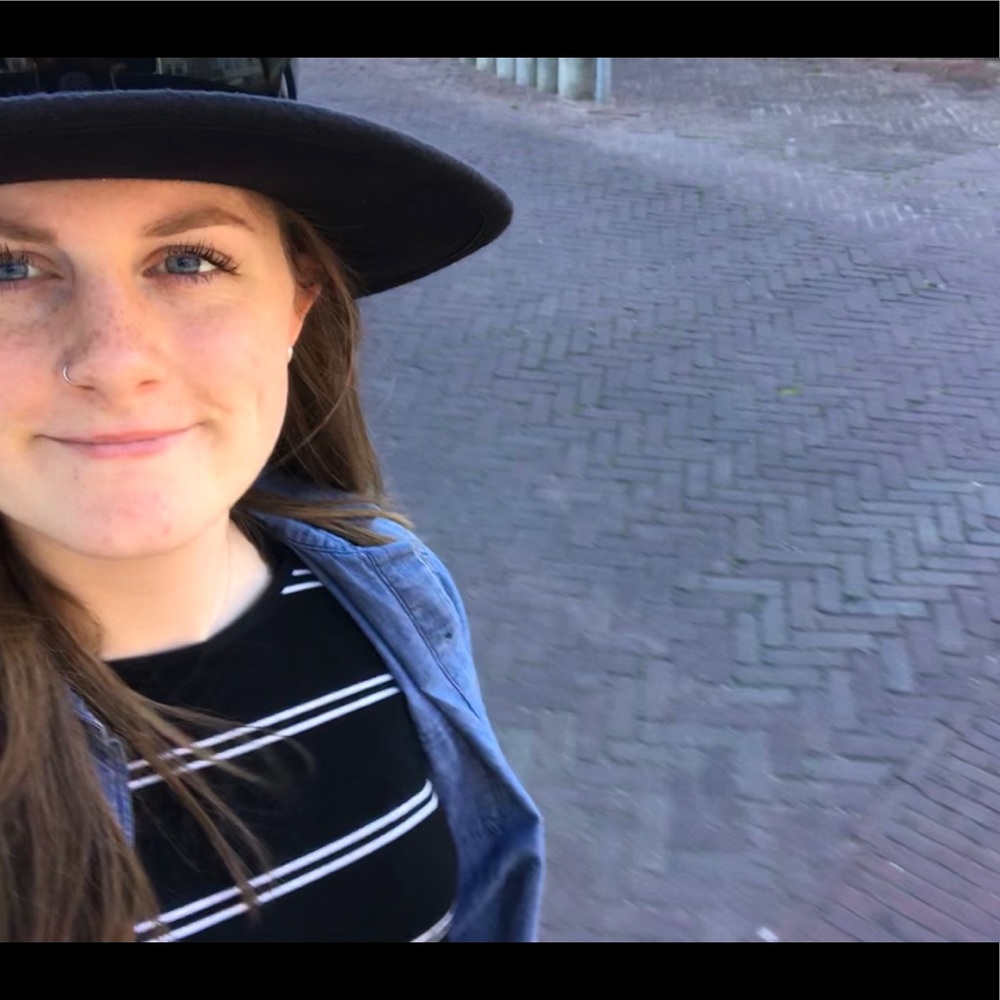 Meet your Posher, Nicole